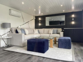 Luxury and Comfort in the Garden Room